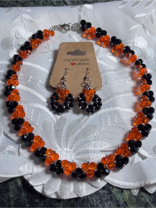 Gina’s Beadiful Accessories Jewelry - Black and Orange faceted glass beaded Necklace and Earring Set 16.25 in